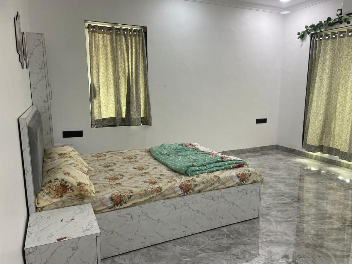 Classic Villa Palghar Екстер'єр фото